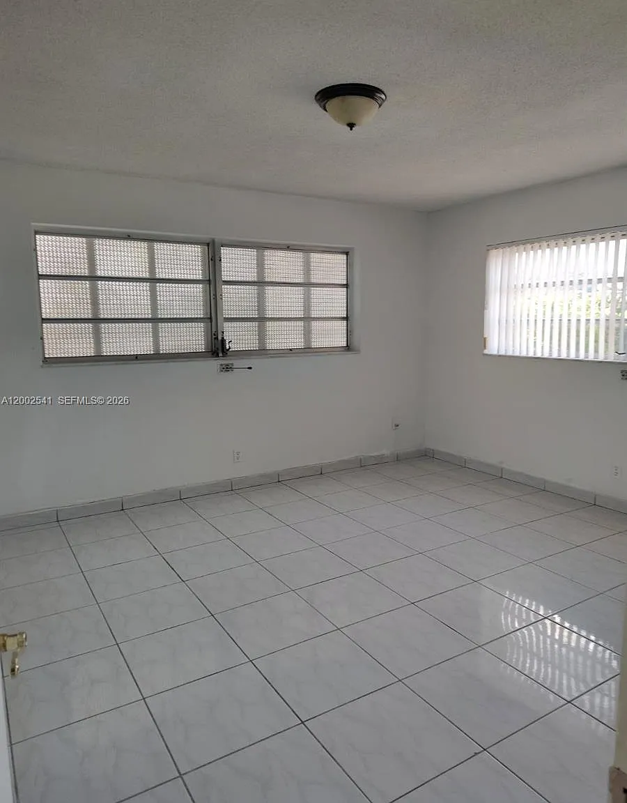 Eldorado Plaza West Condo — Photo 3