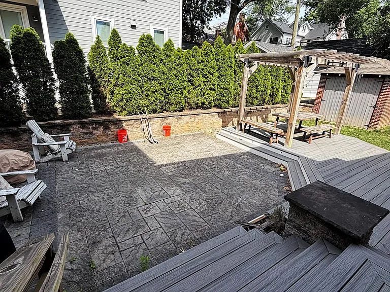 109 W Maple St — Photo 2