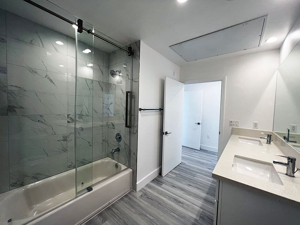 1st image of 549 N Heliotrope Dr #2B-2Ba-945Sqft