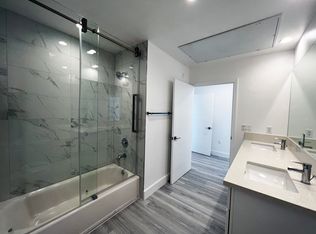 549 N Heliotrope Dr #2B-2BA-945SQFT, Los Angeles, CA 90004