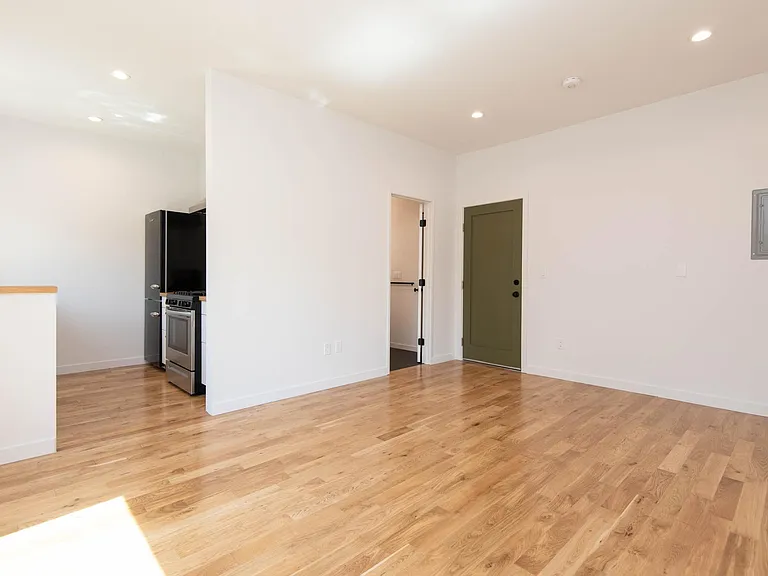 3700 W Sunset Blvd #6 — Photo 4