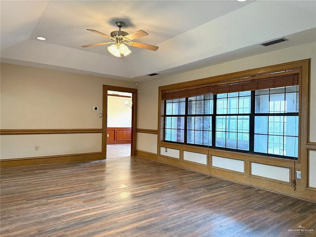 3 bed, 2.0 bath, 2341 sqft, $1,800 — Photo 4