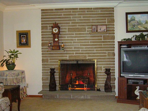Spacious living room