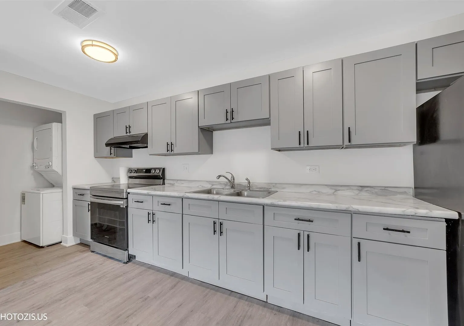 2 bed, 1075 sqft, $2,200 — Photo 2