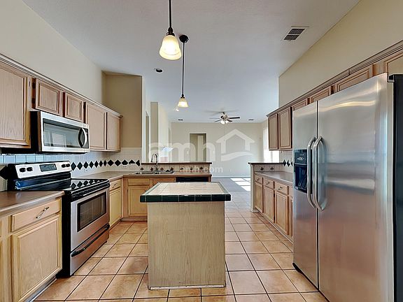 3rd image of 4204 Magnolia Dr