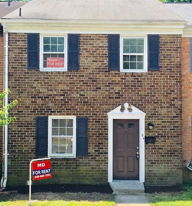1st image of 404 Olde Greenwich Cir