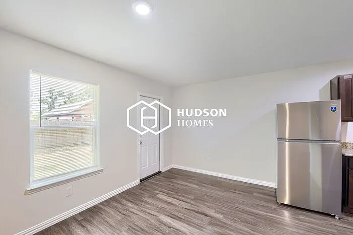 5910 Mayle St — Photo 6