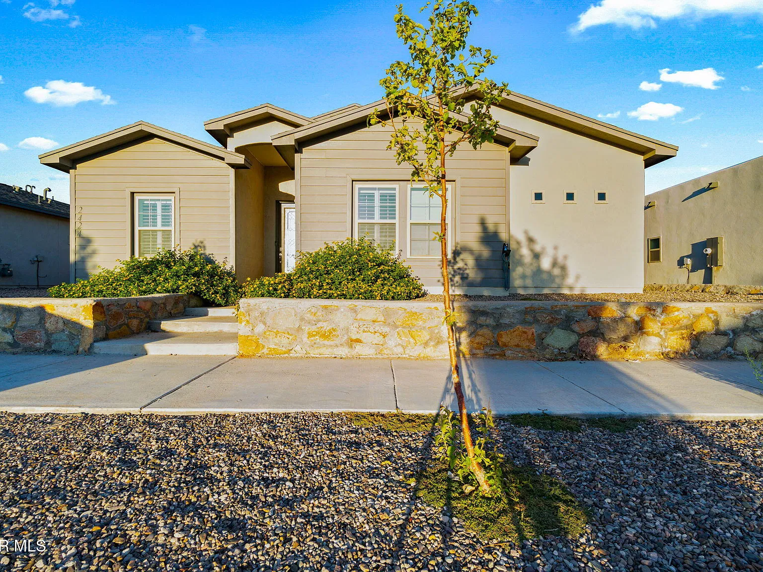 4 bed, 2.0 bath, 1829 sqft, $2,150 — Photo 2
