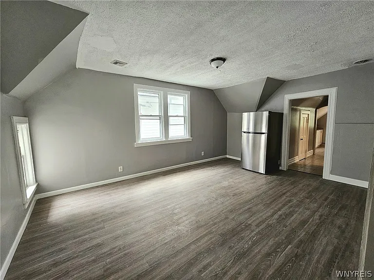 102 17th St — Photo 3