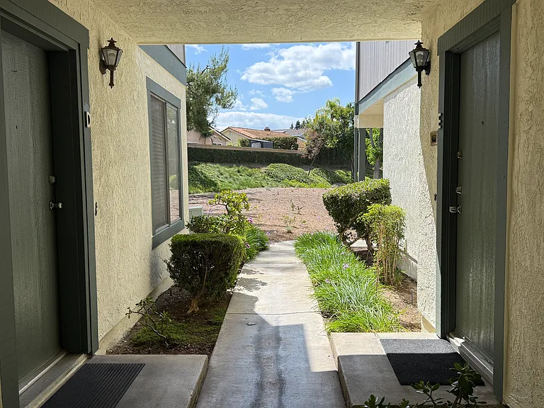 1122 Cleghorn Dr #E — Photo 14