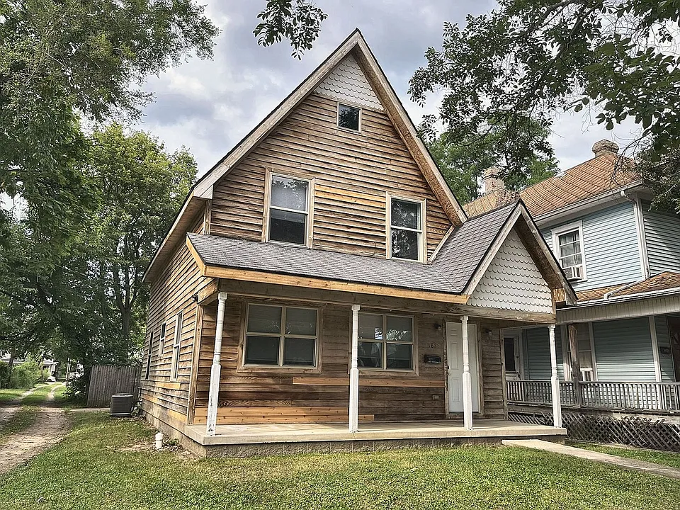 18 E Grand Ave