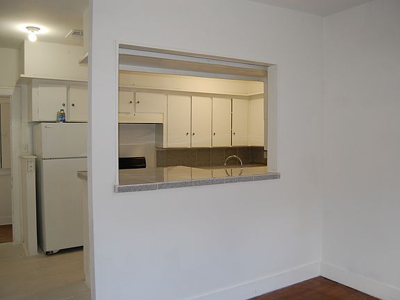 4th image of 2502 Driscoll St APT 2