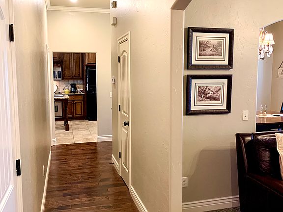 5th image of 611 Blackberry Hill Dr