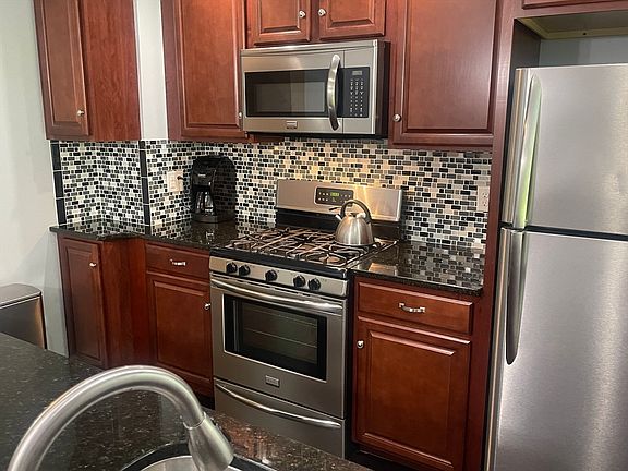 3rd image of 8-5 Treetop Ln
