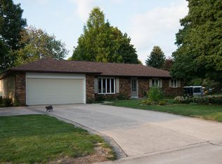 100 W Briarcliff Dr, Saint Joseph, IL