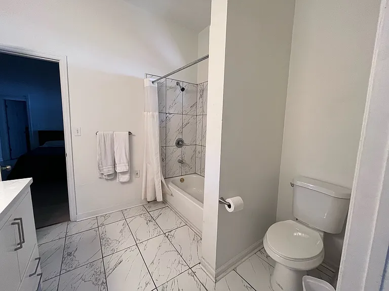 2420 Albion St — Photo 14