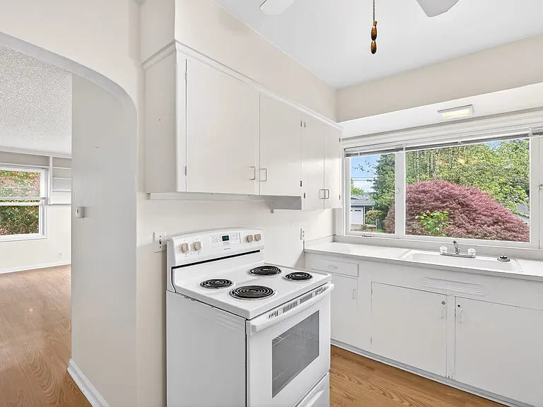 345 NW Norman Ave — Photo 11