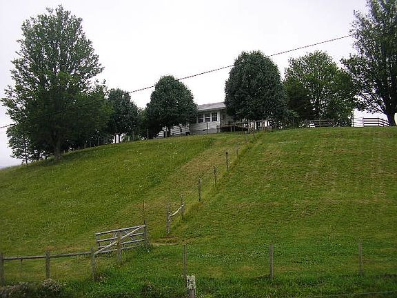 3rd image of 20476 Larkspur Ln