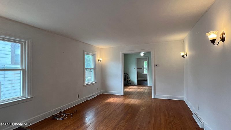 3rd image of 209 Hudson Ave East