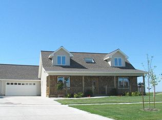 5692 Cypress Point Dr, Grand Forks, ND 58201