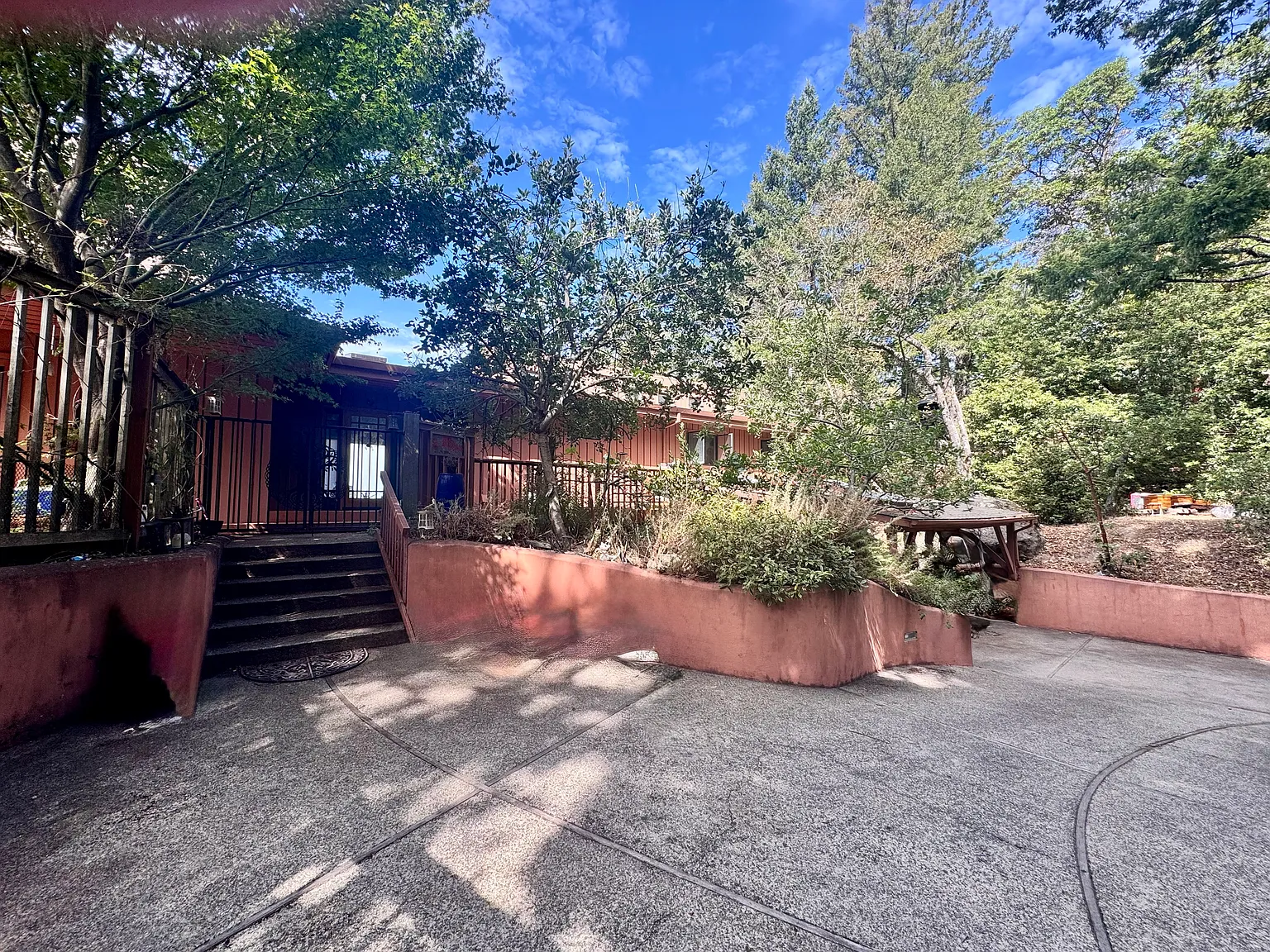 4 bed, 2940 sqft, $8,700 — Photo 3