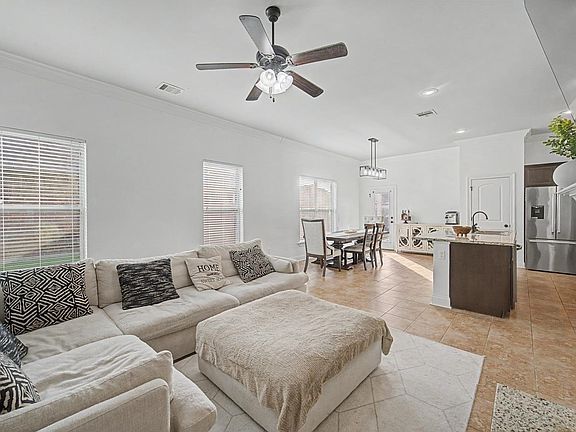 4th image of 110 Hickory Knoll Ave