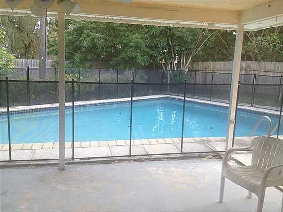 3rd image of 442 NW Floresta Drive