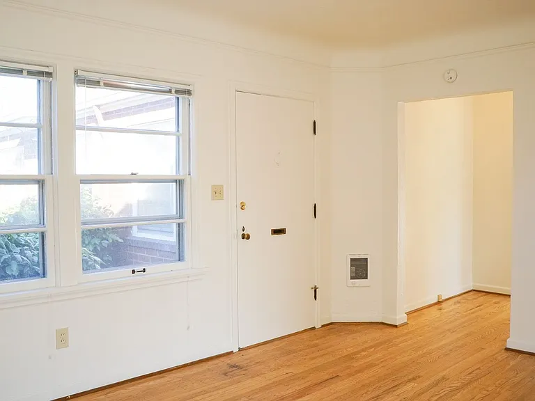 1632 NE Prescott St #4 — Photo 3