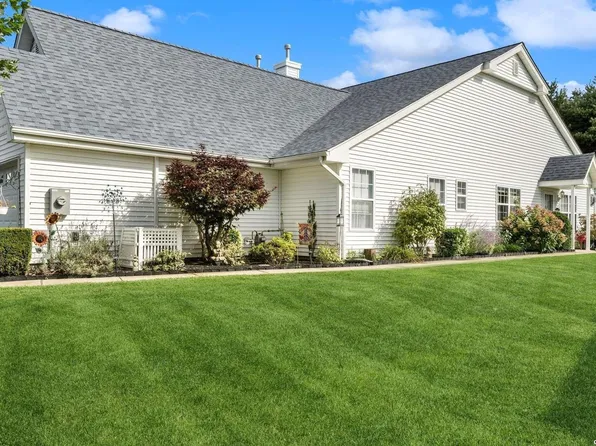 67 Rolling Meadow Lane #67, Riverhead, NY 11901
