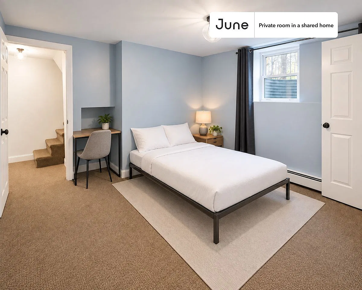 Queen bedroom in 4 bed/2 bath home in Allston #534 D — Photo 1