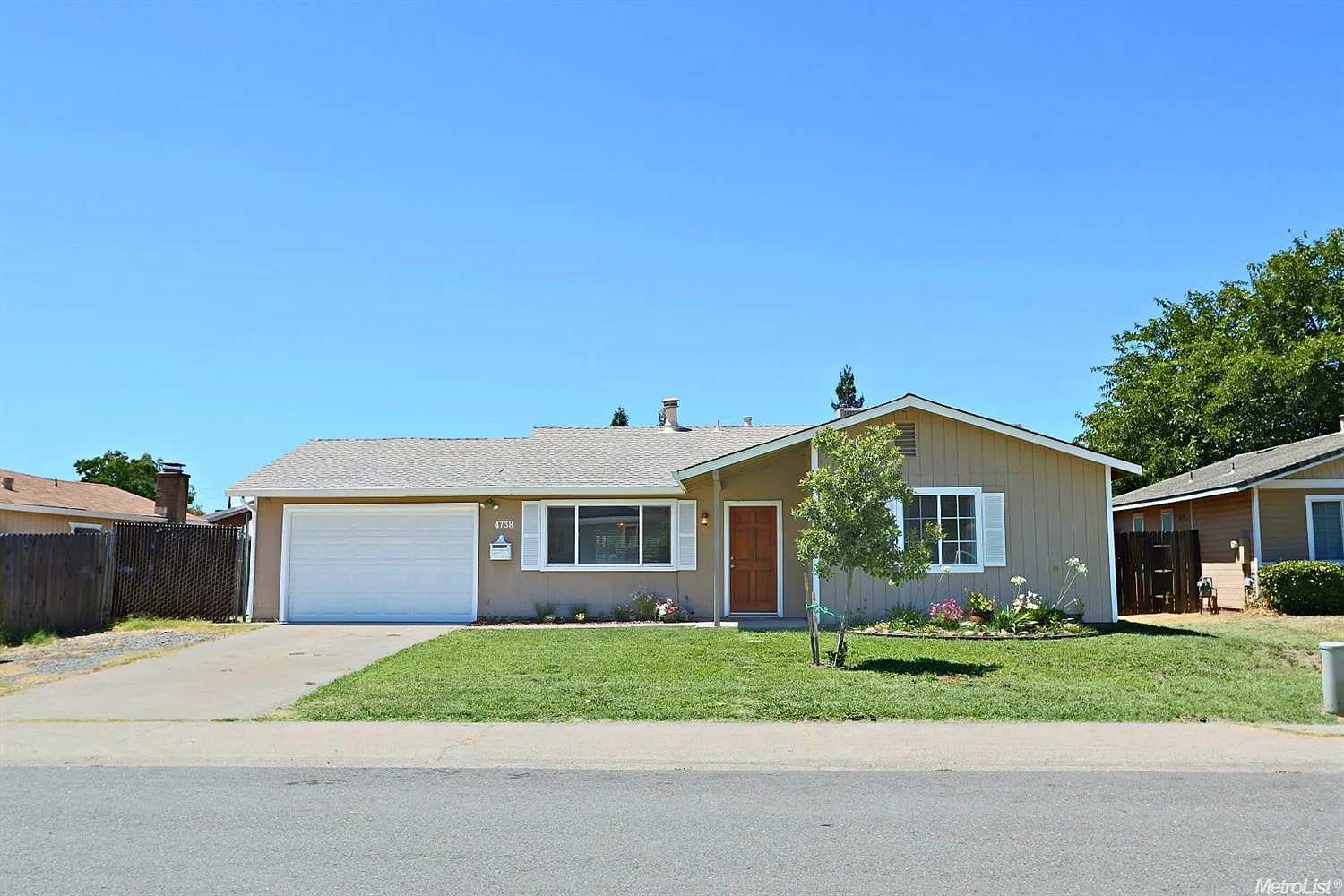 4738 Racetrack Cir photo 1