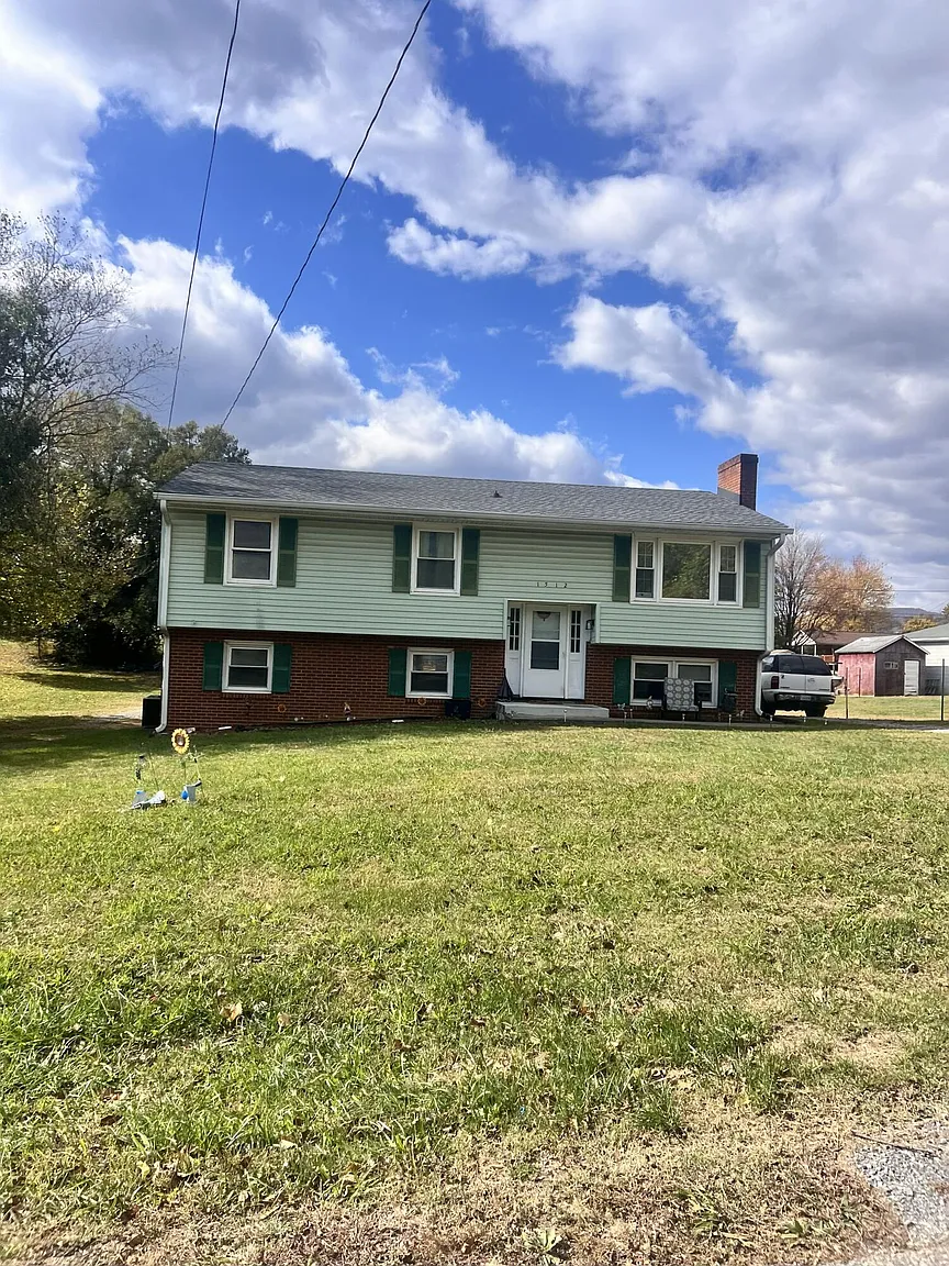 1512 Shamrock St NW photo 1