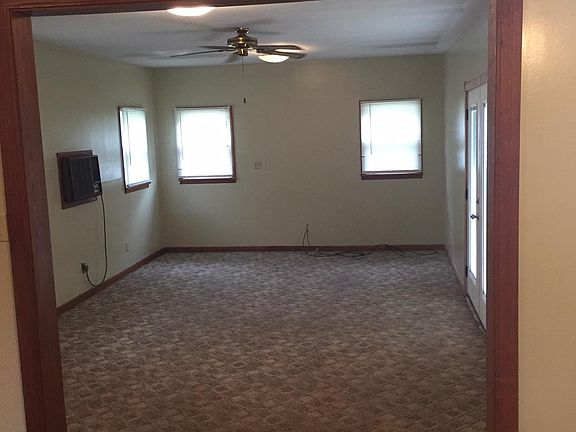 2nd image of 610 N Cedar Ave