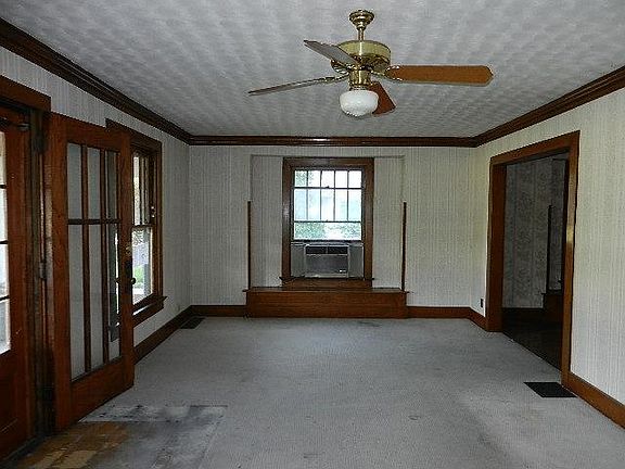 4th image of 1215 Old Orchard Ave