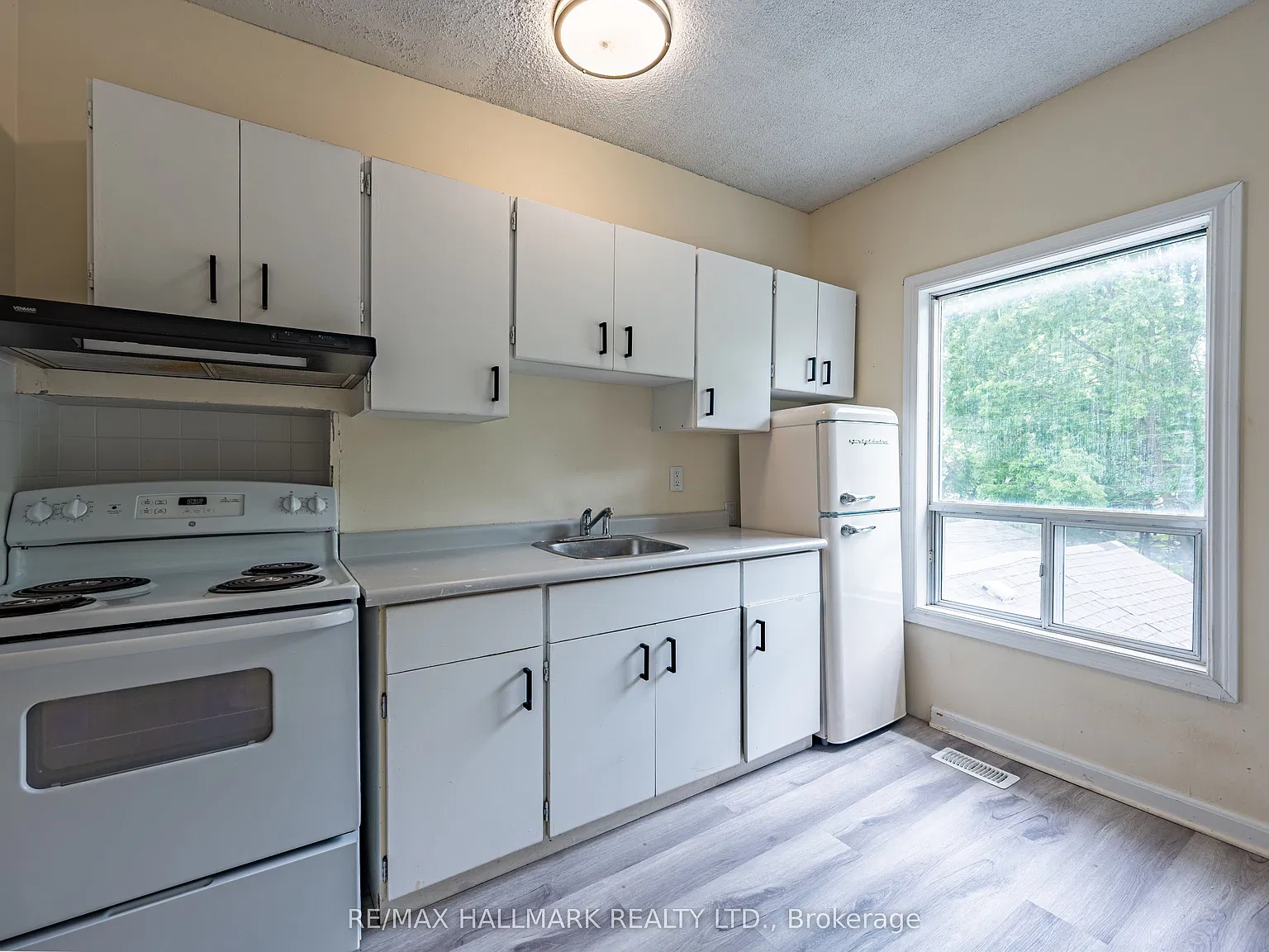 3 bed, $1,550 — Photo 4