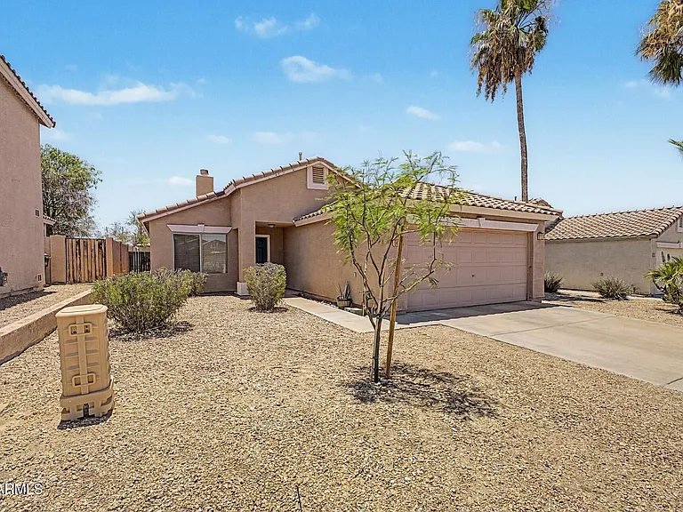 905 E Potter Dr — Photo 24