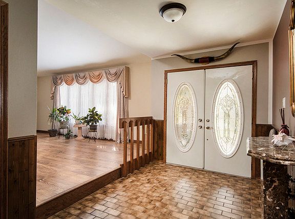 3rd image of 15613 S Badger Ln