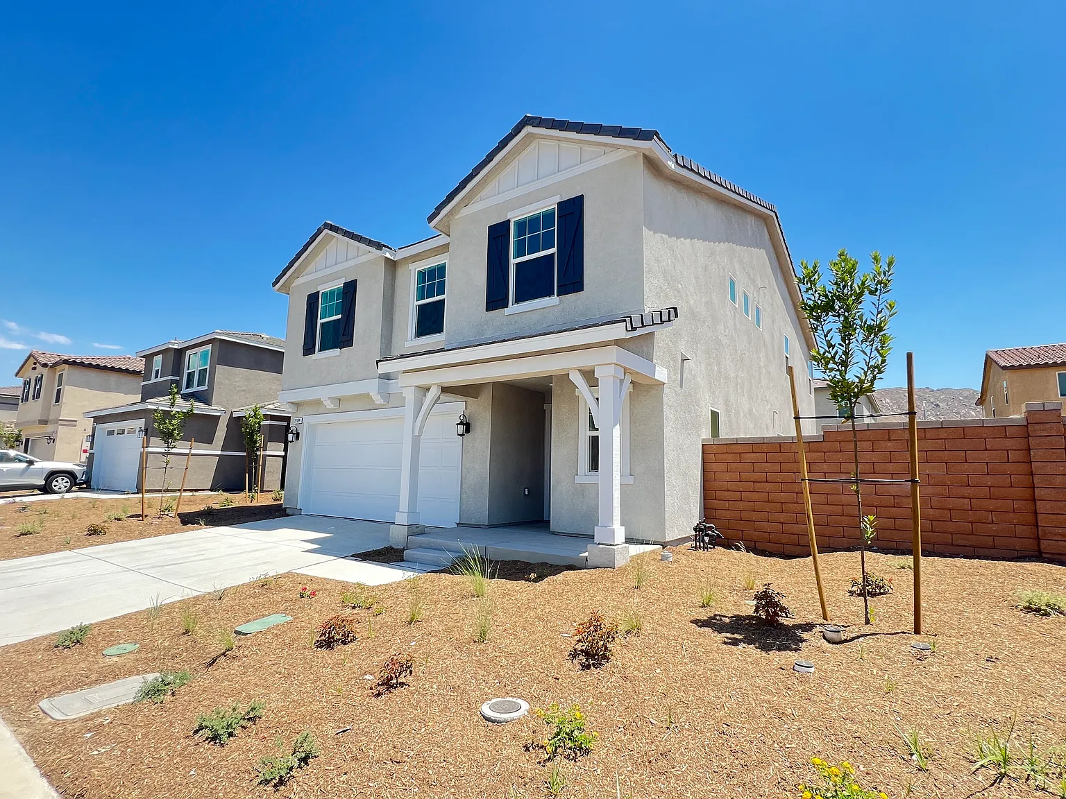 6 bed, 4792 sqft, $4,500 — Photo 2