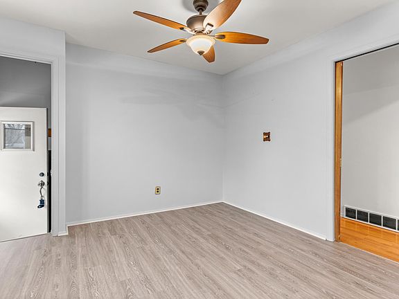 5th image of 8139 Woodbine St