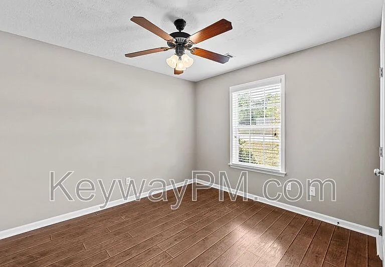 823 Whispering Willow Ct — Photo 19