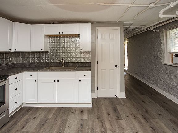 3rd image of 546 Fatherland St APT 5