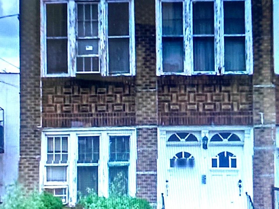 2nd image of 916 Avenue M