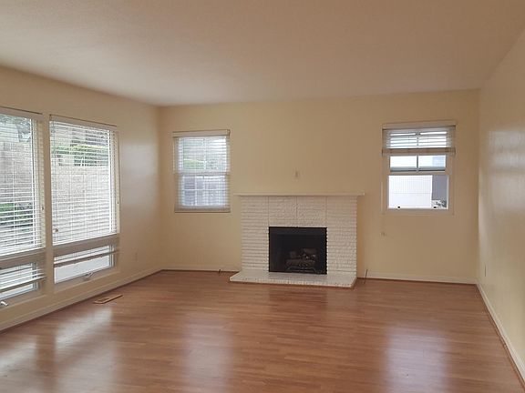 Living room with Fireplace
