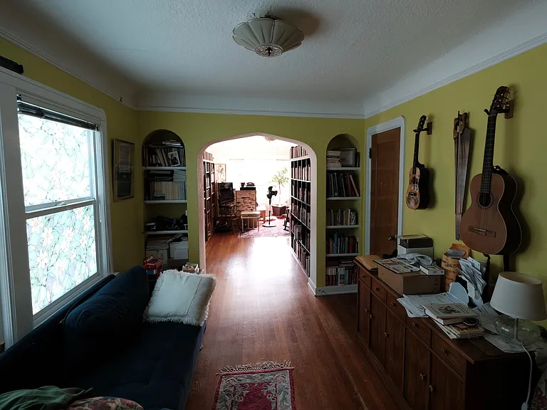 729 10th Ave E #3 — Photo 3