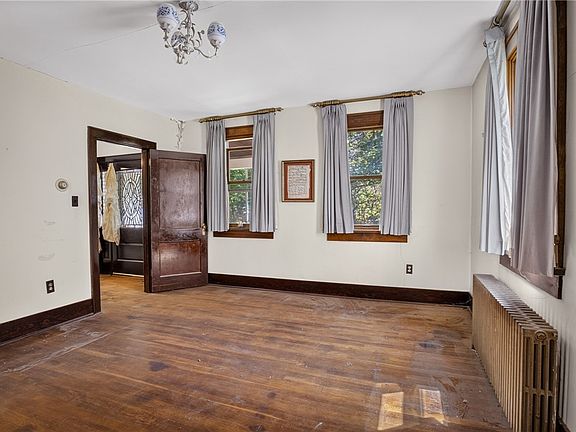 9th image of 121 Kittanning St