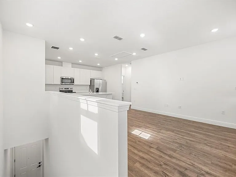 10535 Marconi Ave — Photo 3