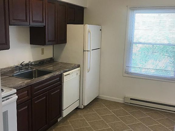 2nd image of 5 Rickard St #5