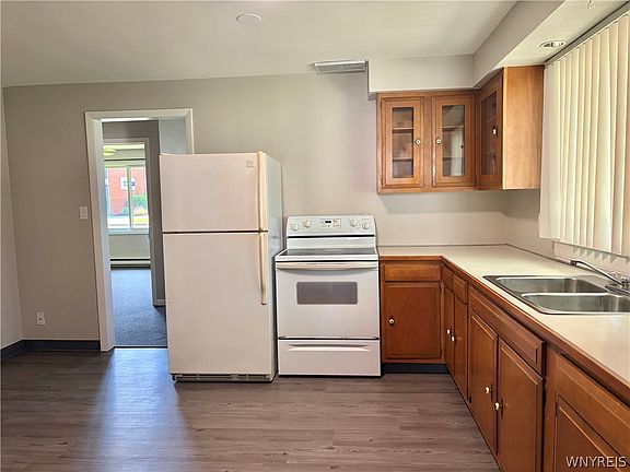 4th image of 700 Park Ave