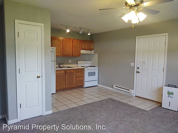 3rd image of 210 W 8th St #10378075