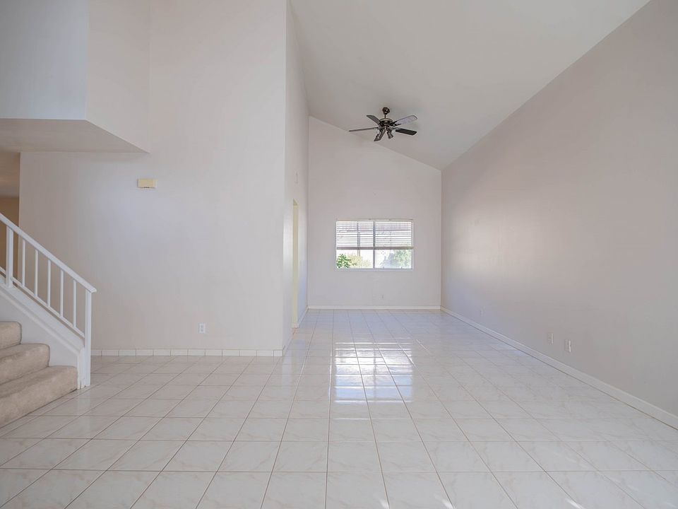 28043 Woodstock Ave Castaic CA Zillow